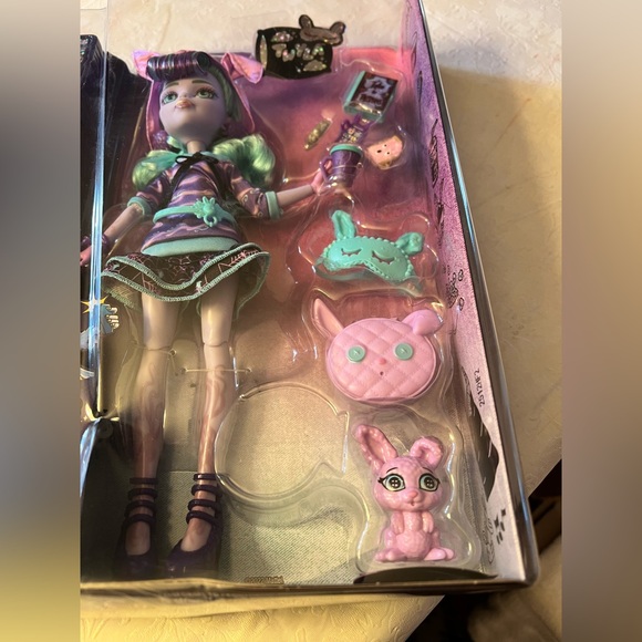 Monster High Creepover Party Doll - Twyla - Picture 7 of 10